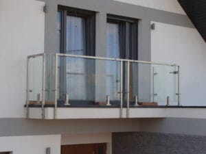 jakie szkło na balustrady zewnętrzne?
